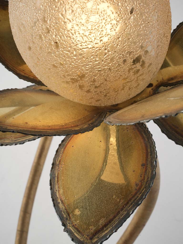 Stylish entryway centerpiece lamp