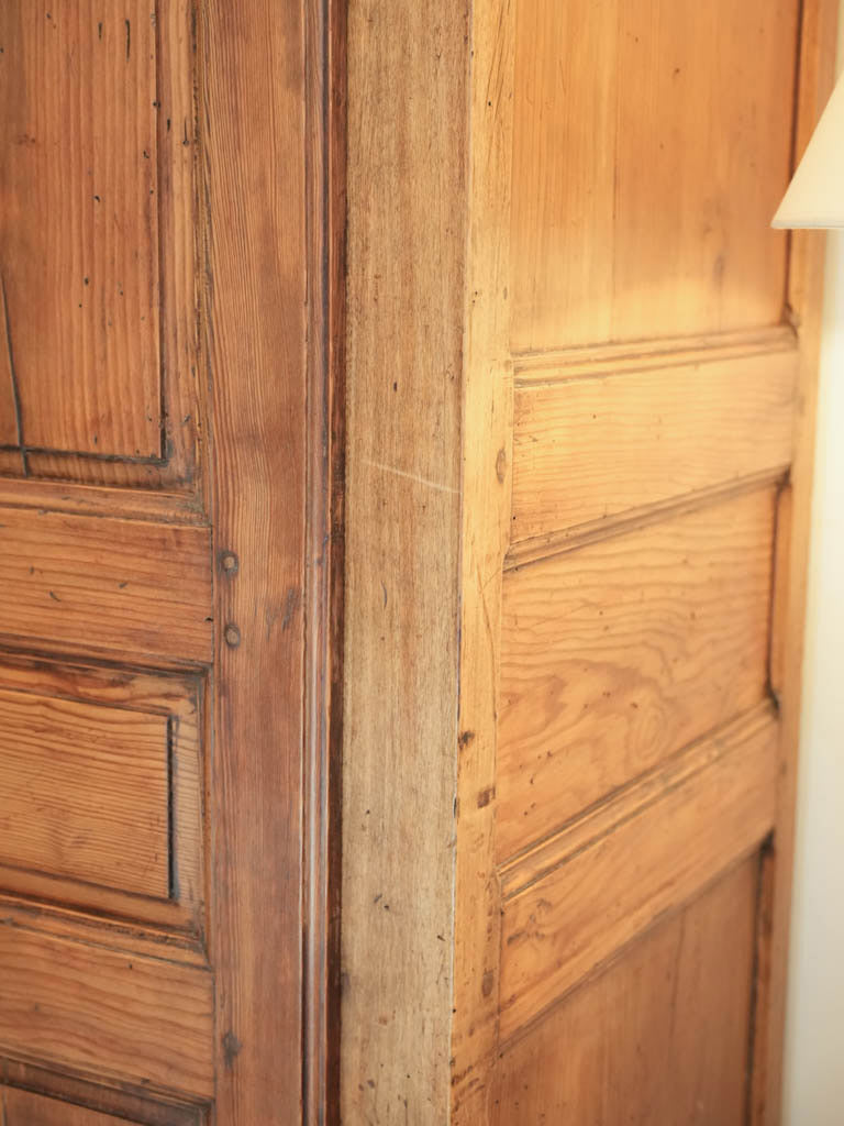 Balanced design cabinet
