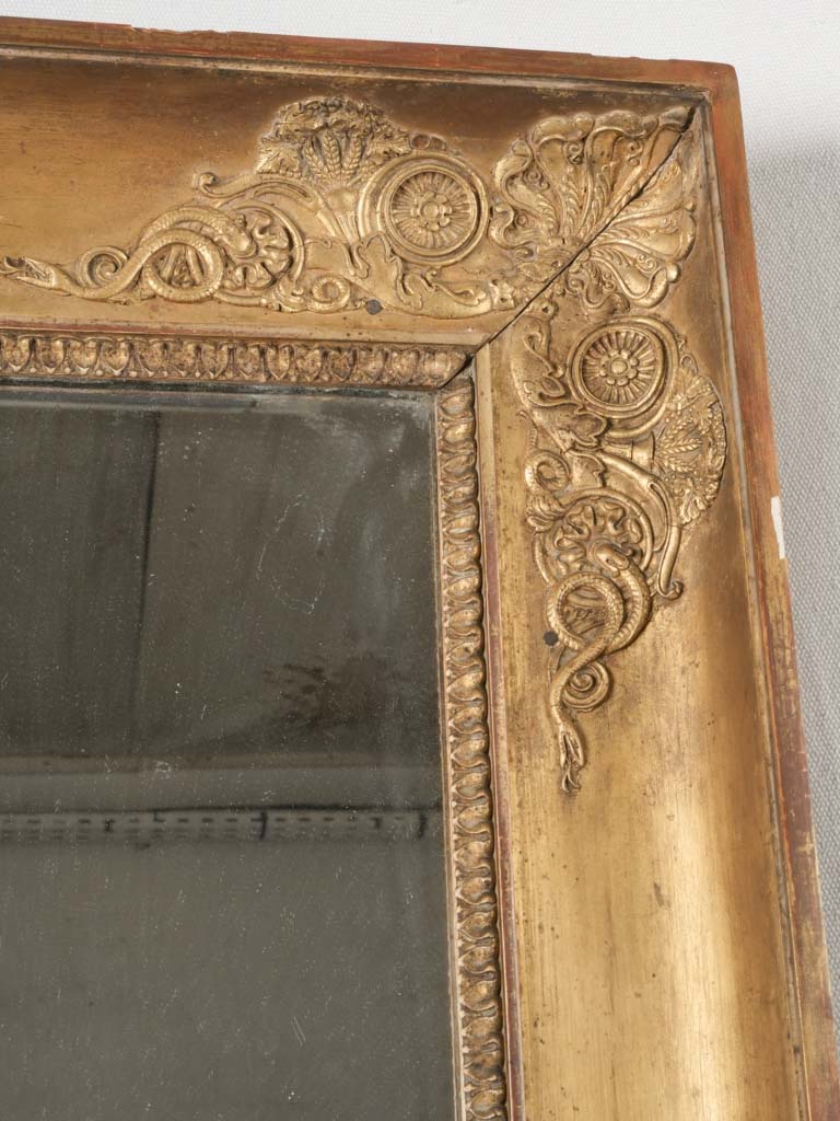 Refined giltwood framed wall mirror