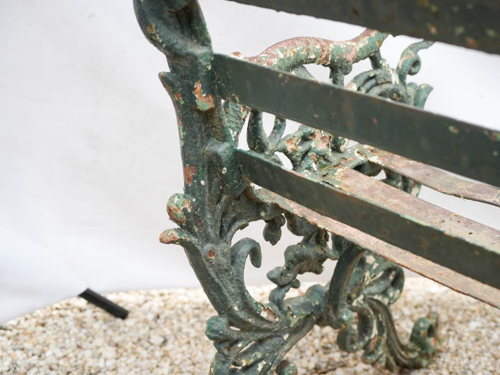 Intricate acanthus leaf design