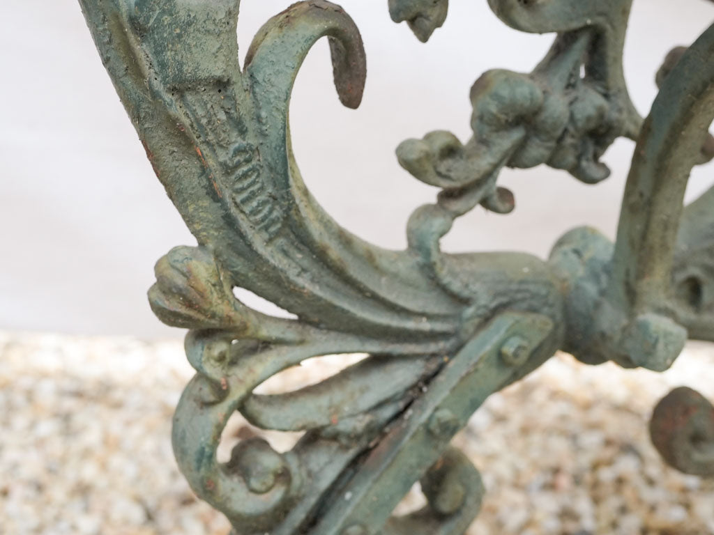 Cultured antique courtyard seat