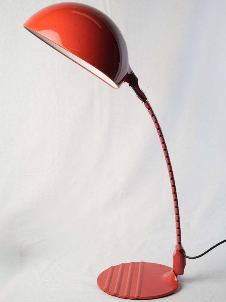 Articulated vertebra-design desk lamp