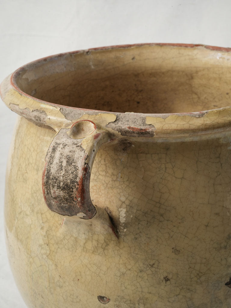 Distinctive crackle-finish French pot