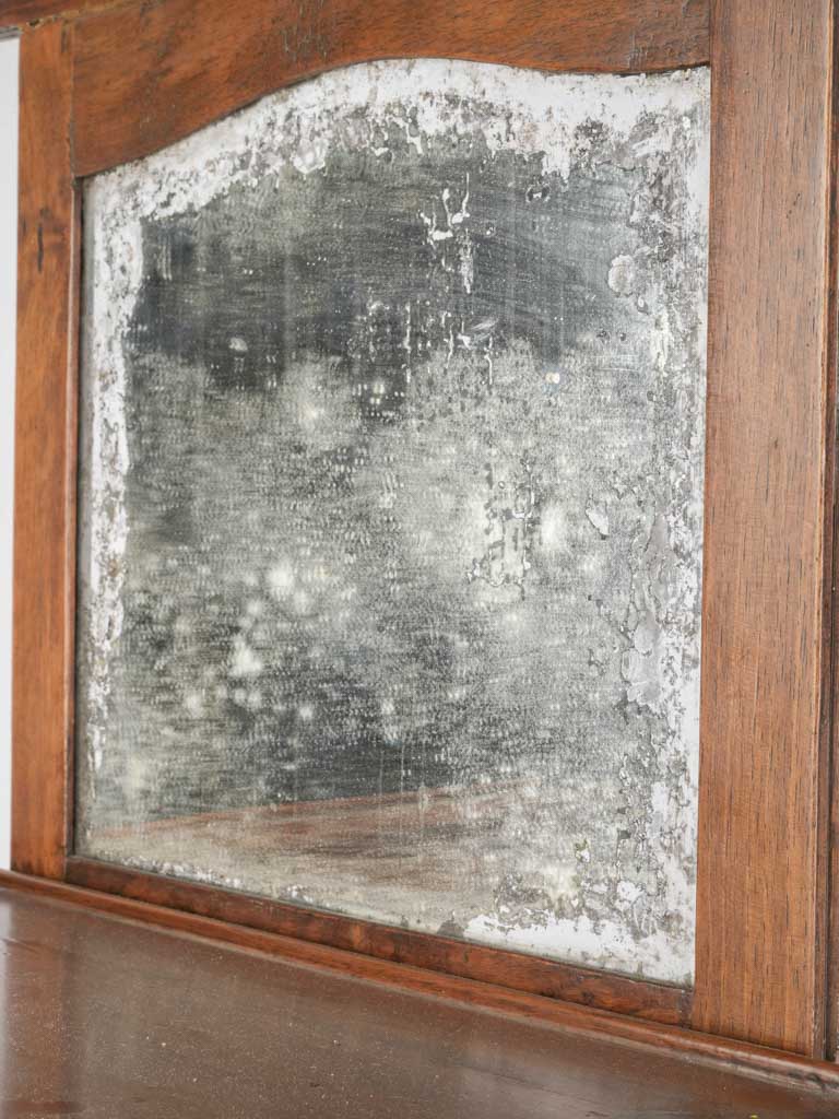 Subtle curved profile vanity