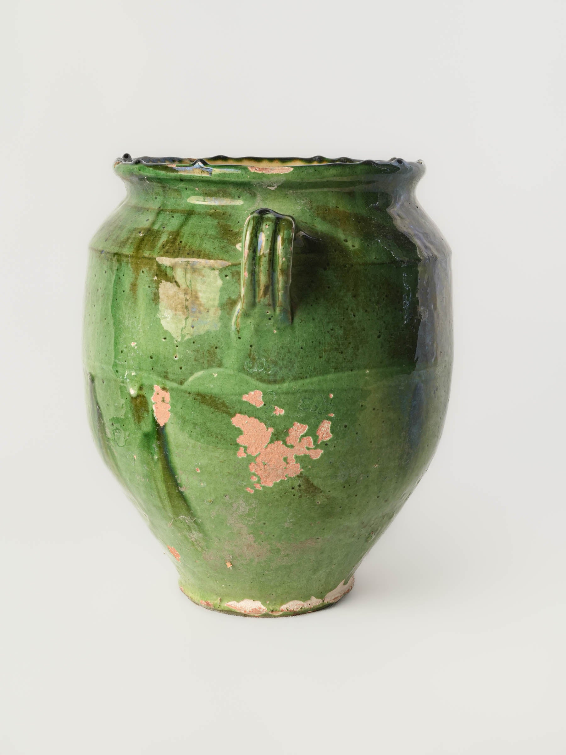 Hand-thrown rounded kitchen pot
