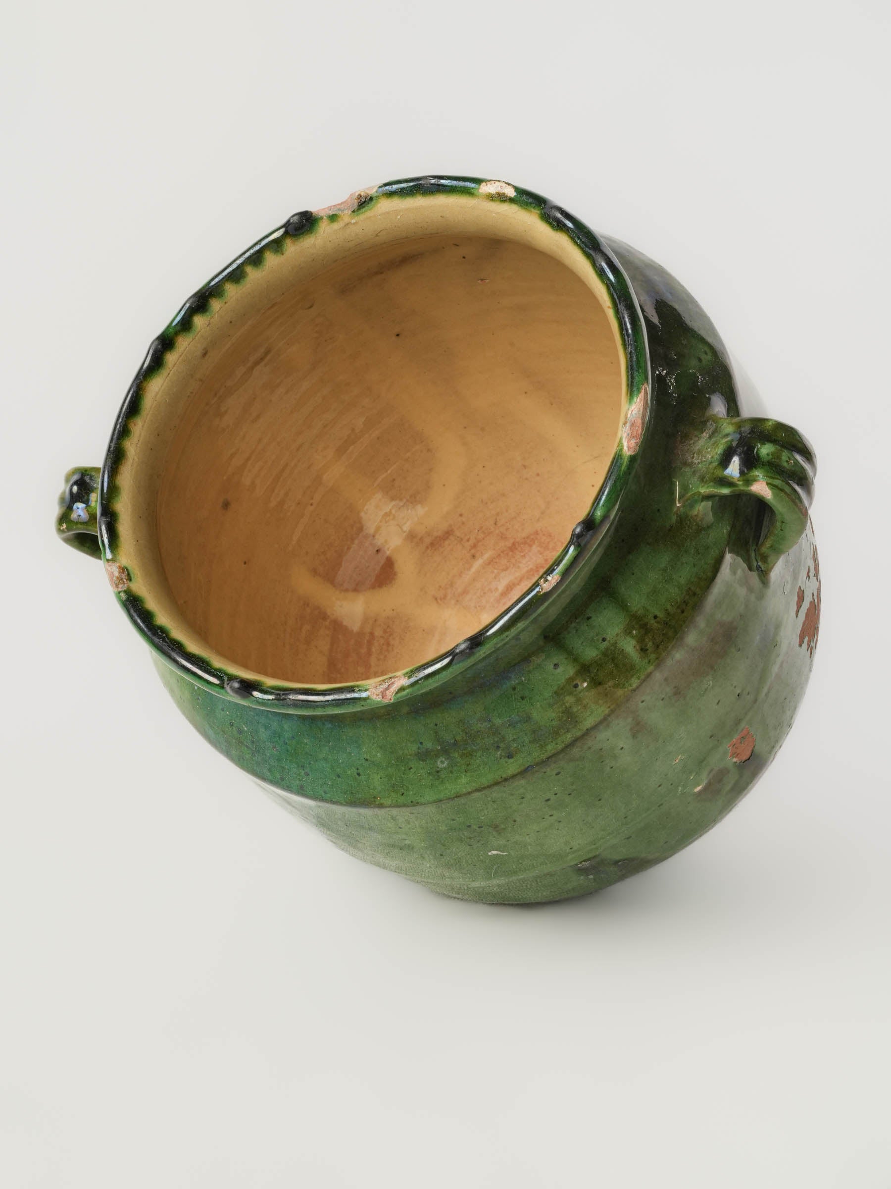 Distinctive traditional French utensil holder