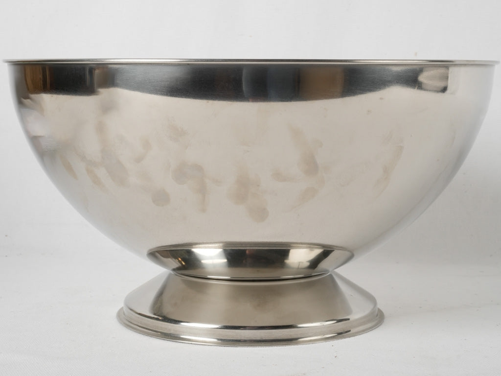 Versatile metal wine cooler coupe