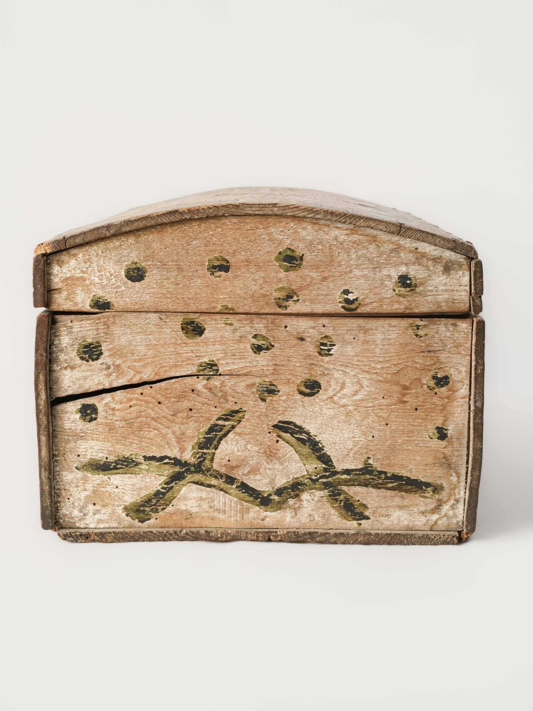 Symbolic heart motif marriage box