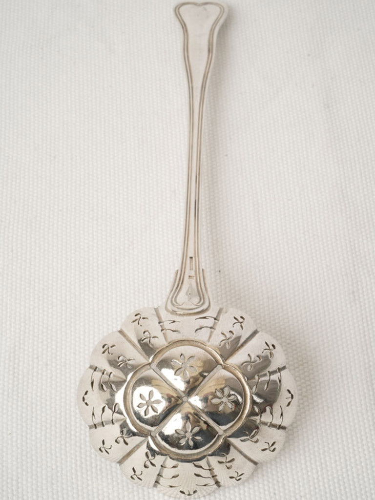Graceful scalloped bowl sifter