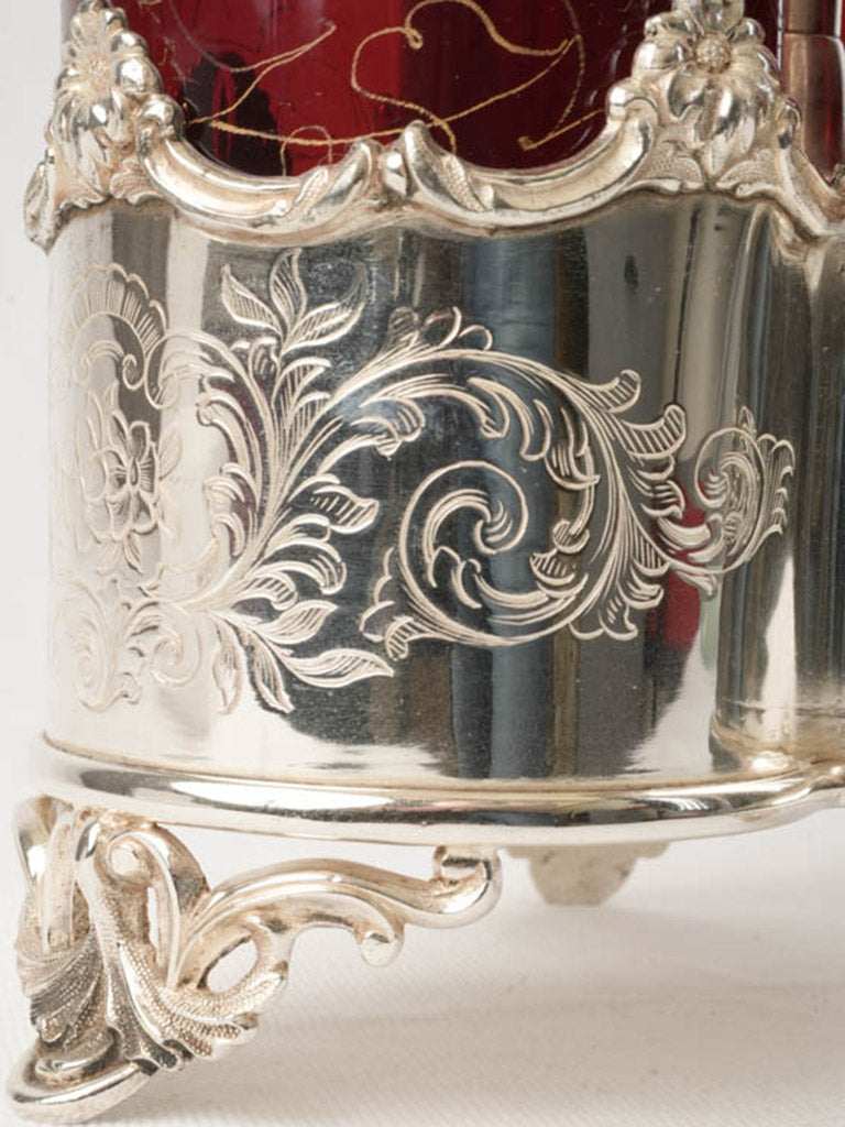 Refined traditional decanter ensemble