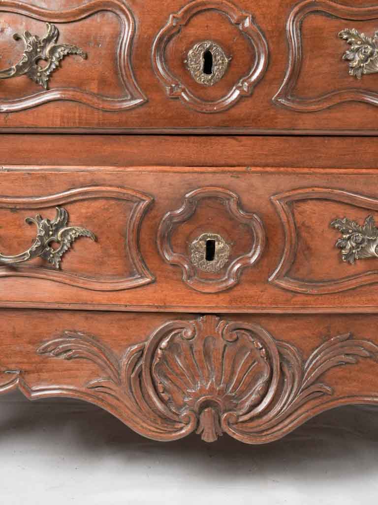 Classic shell-apron three-drawer commode
