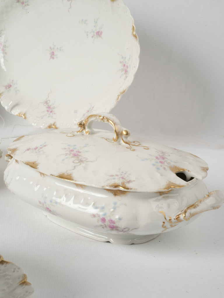 Beautiful and intricate dinner collection