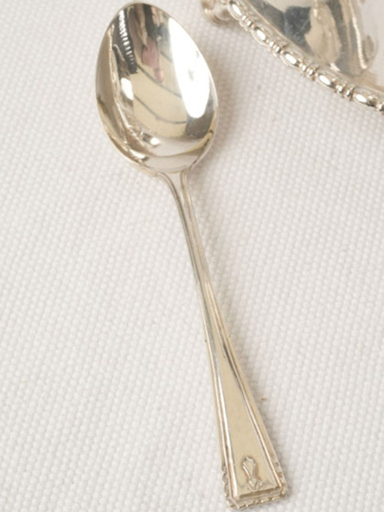 Delicate beaded border egg holder