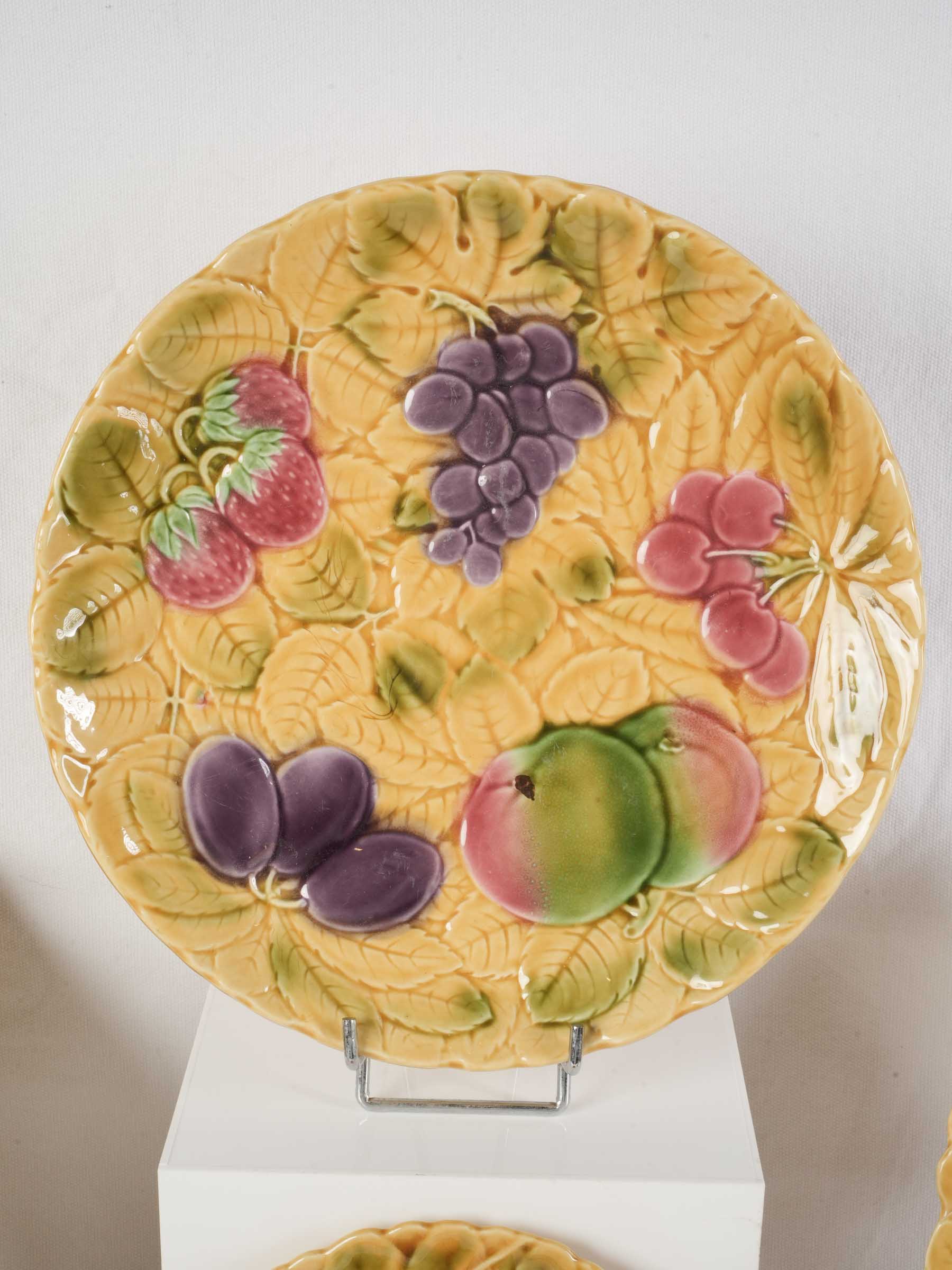 Collectible naturalistic dessert service