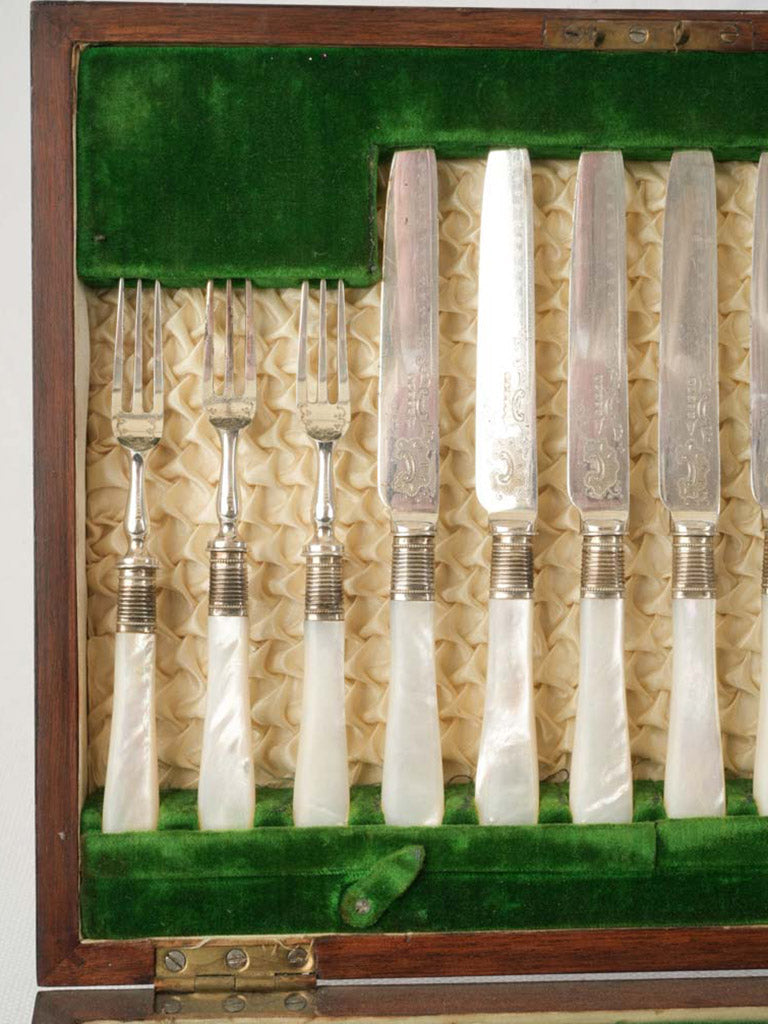 Finely engraved foliate decoration set