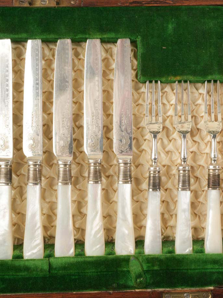 Reeded collar design cutlery set