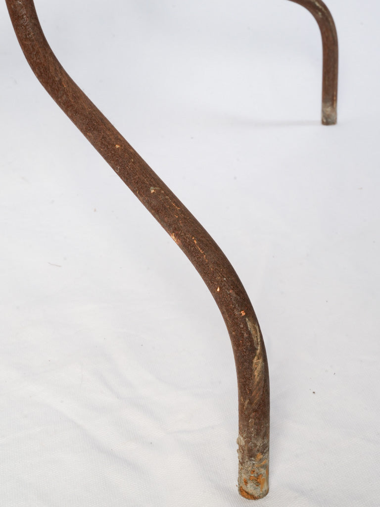 Elegant radiating-bar plant stand