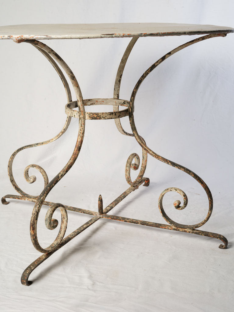 Textured iron garden furniture