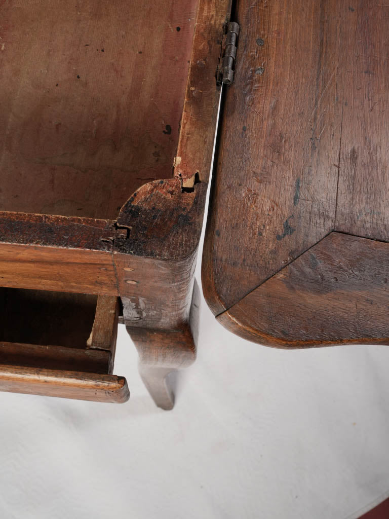 Authentic character French vanity table