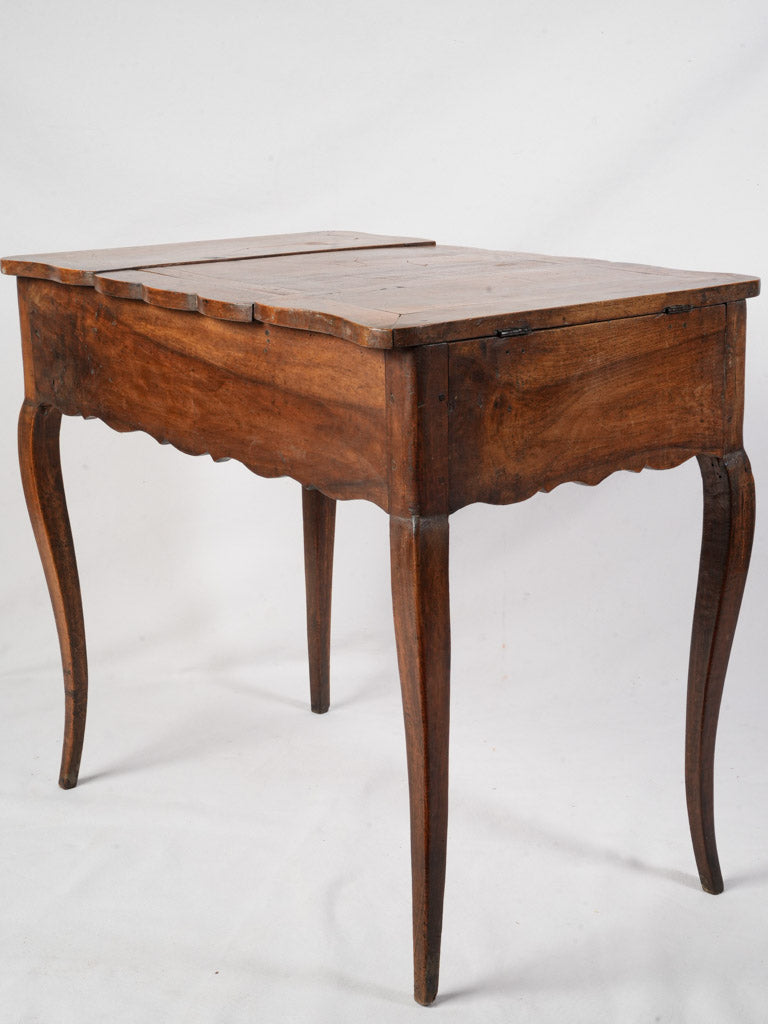 Authentic period detail coiffeuse