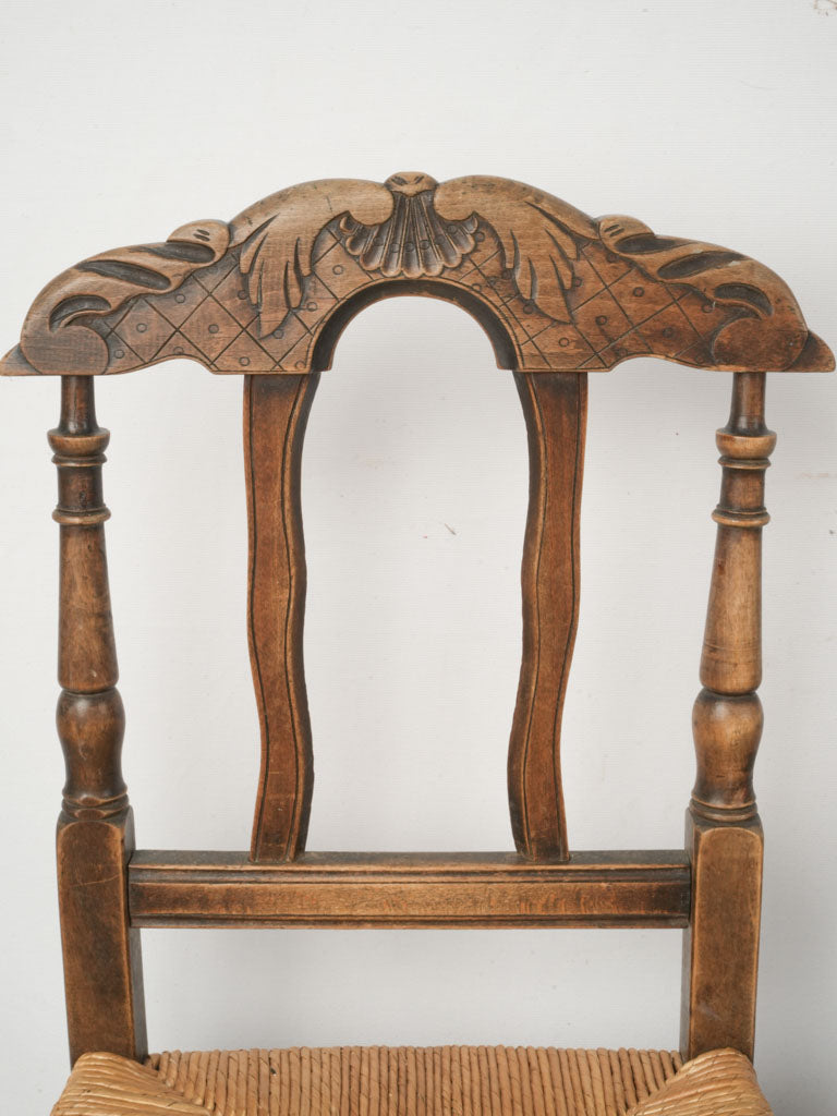 Timeless beechwood Provençal dining seats