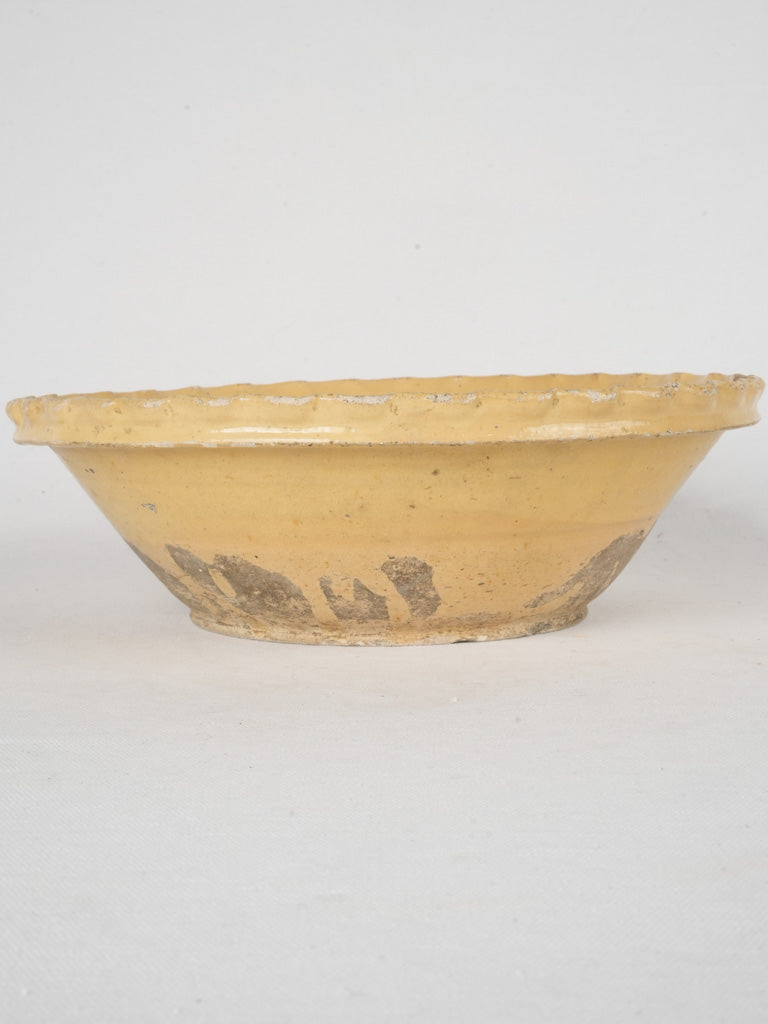 Festooned-edge earthenware fruit bowl