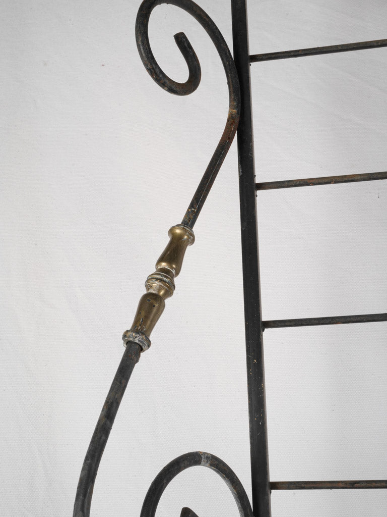 Sturdy refined metal display unit  