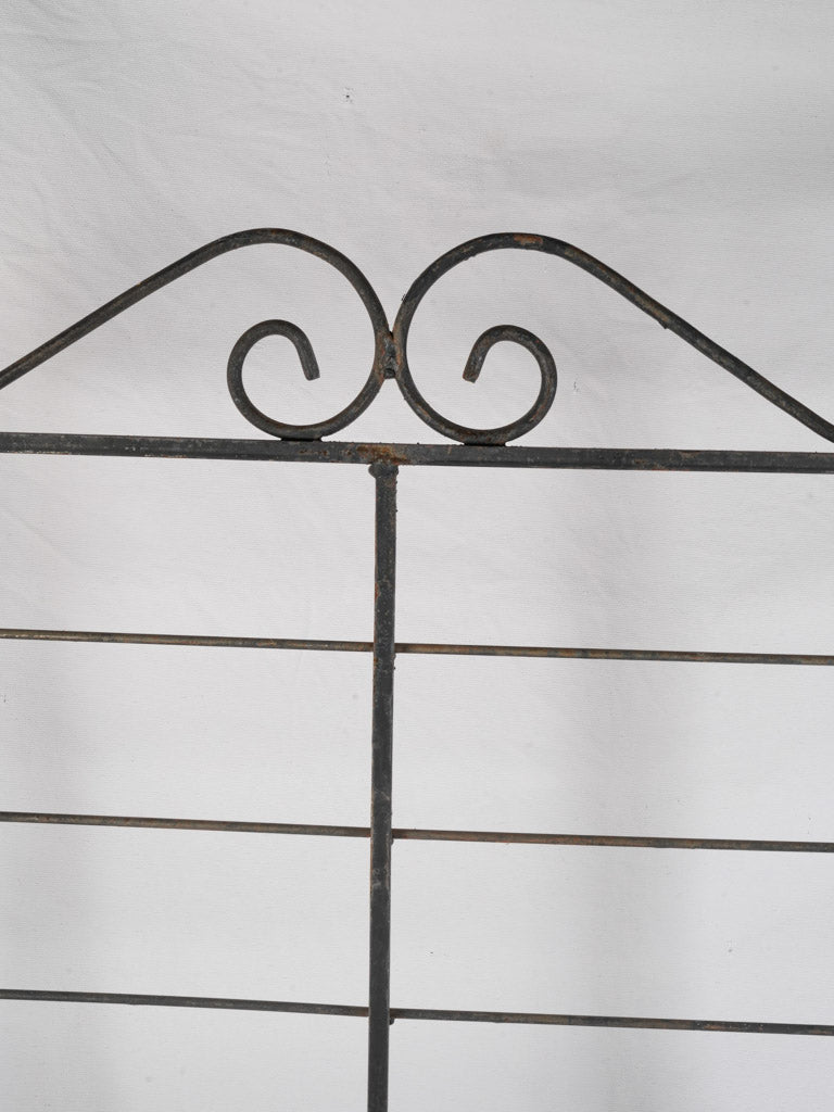 Airy slender-legged kitchen shelf  
