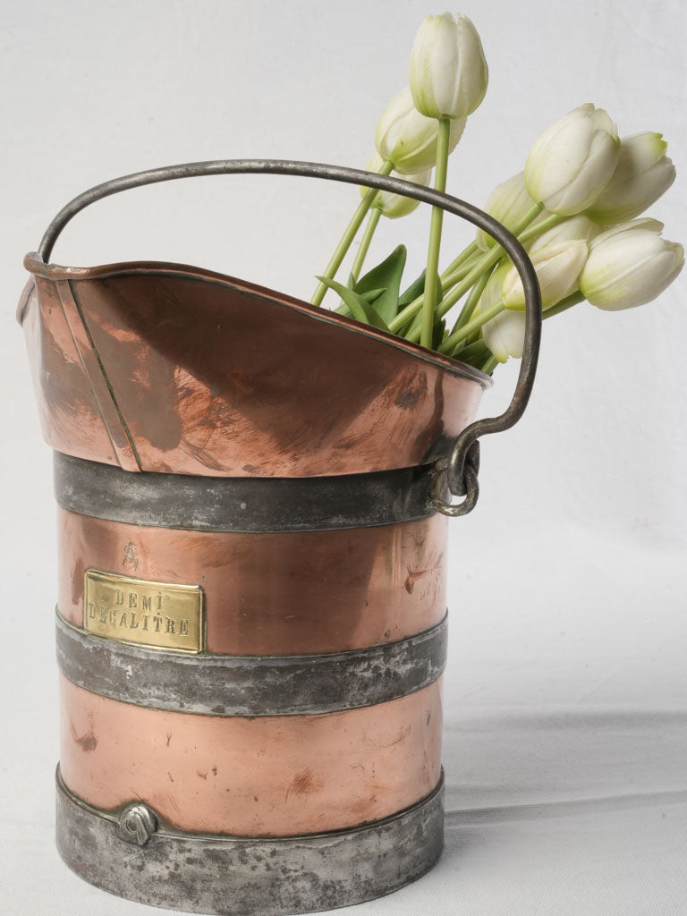 Timeworn demi deciliter tool