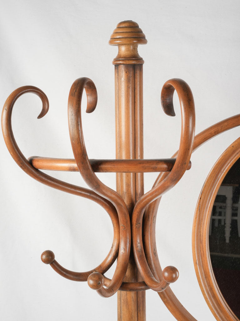 Light-colored artistic mirror rack