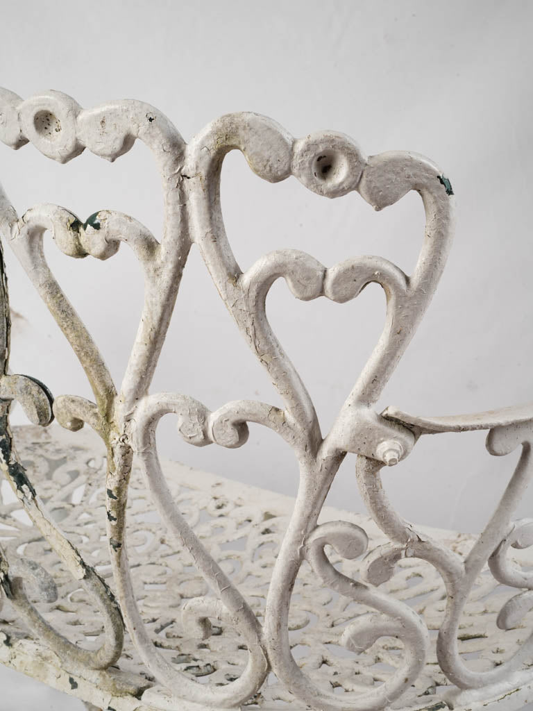 Romantic style heart-shaped bench  