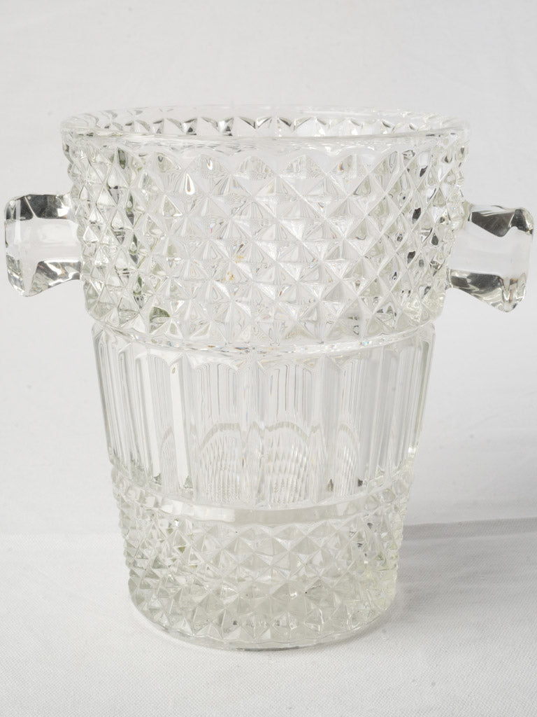 Refined sparkling crystal table décor