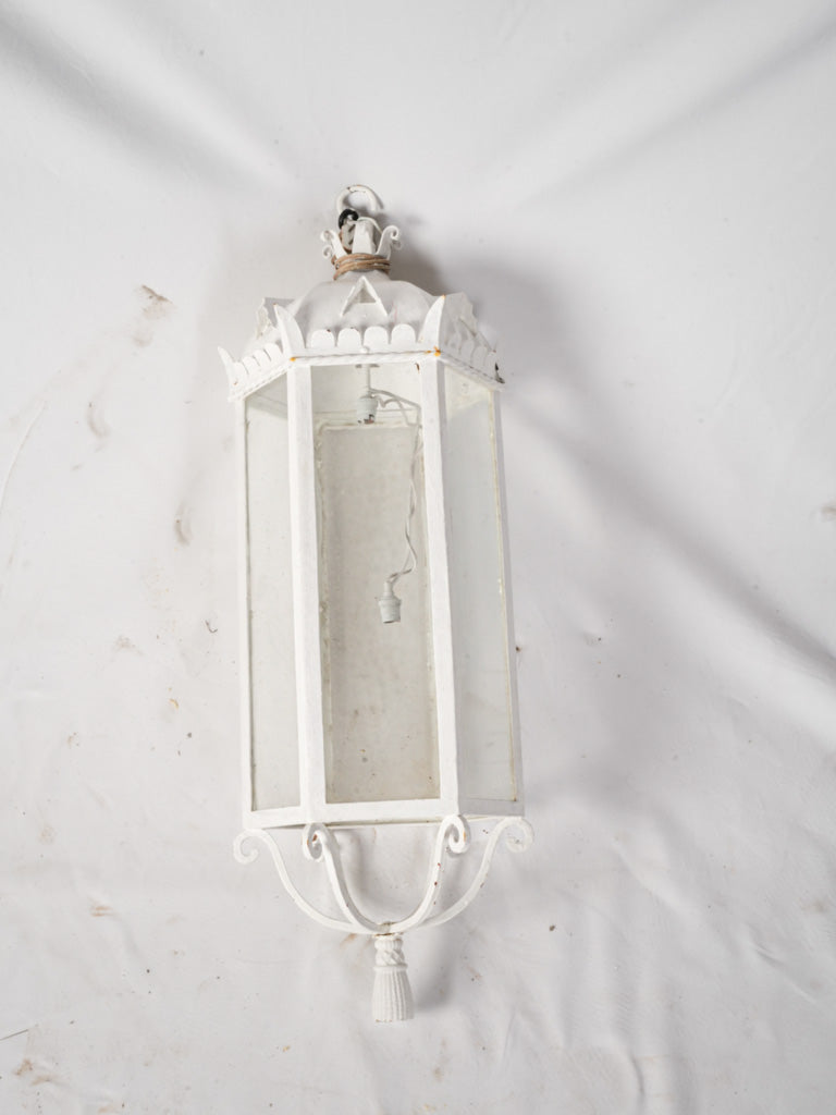 Classic sculpted crown-top lanterns