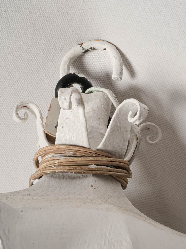 Stylish architectural accent lanterns