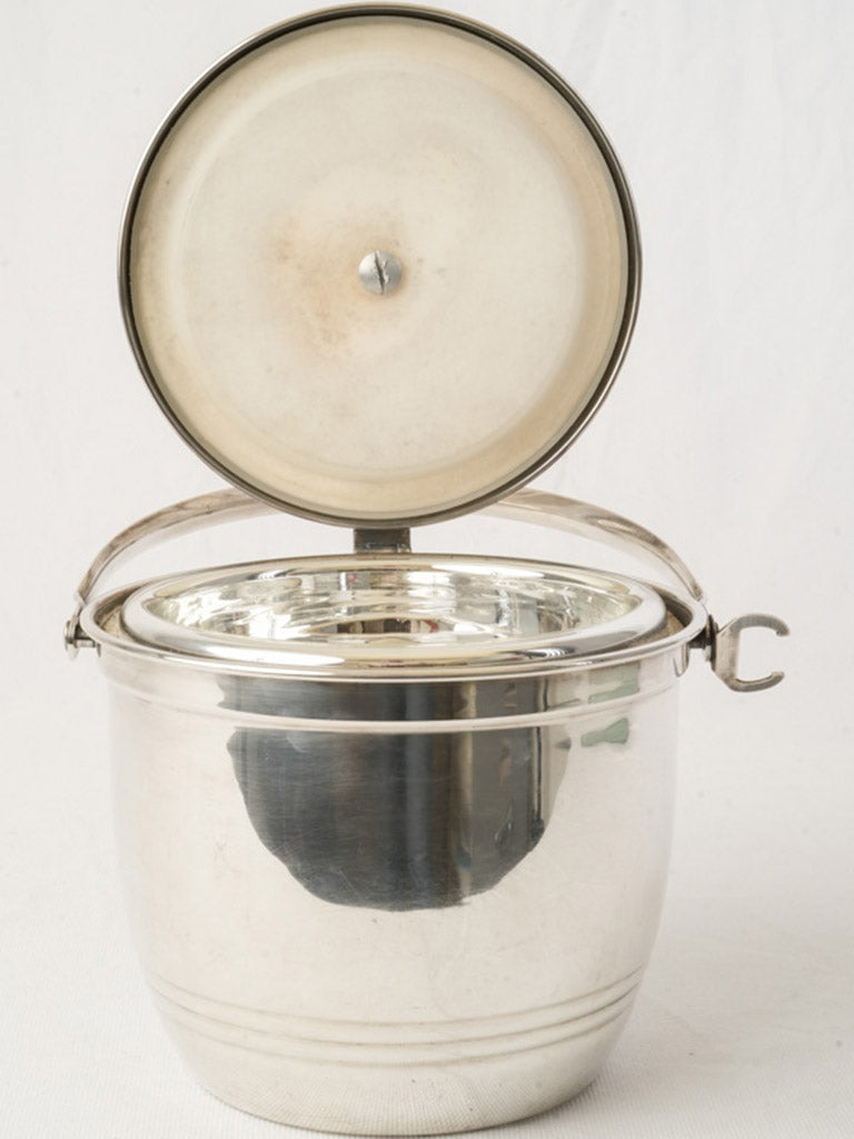 Practical sophisticated ice bucket