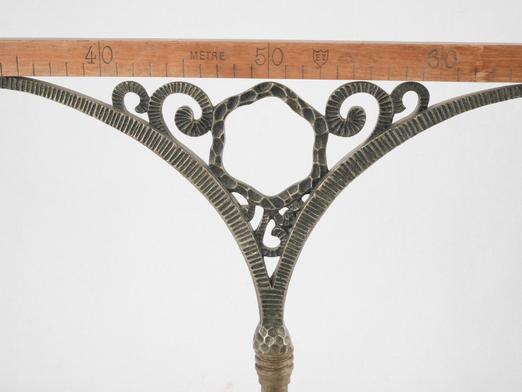 Provenance-rich boutique fabric meter