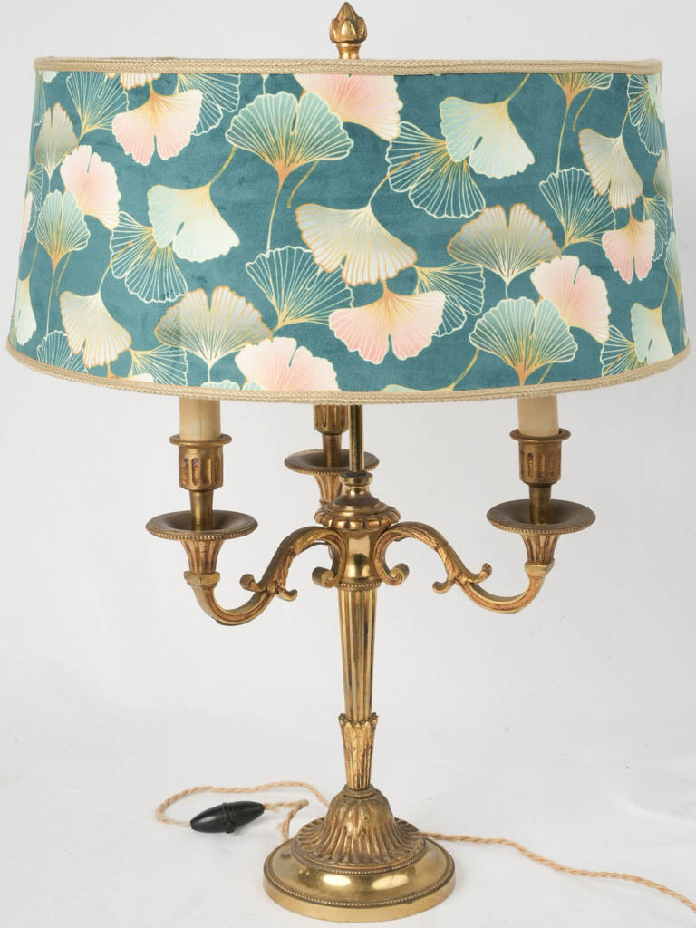 Detailed fluted bronze lamp