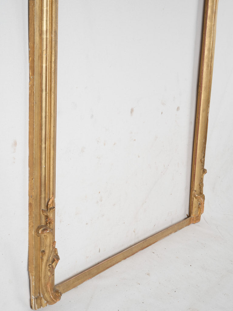 Sumptuous, detailed 1800s gold frame