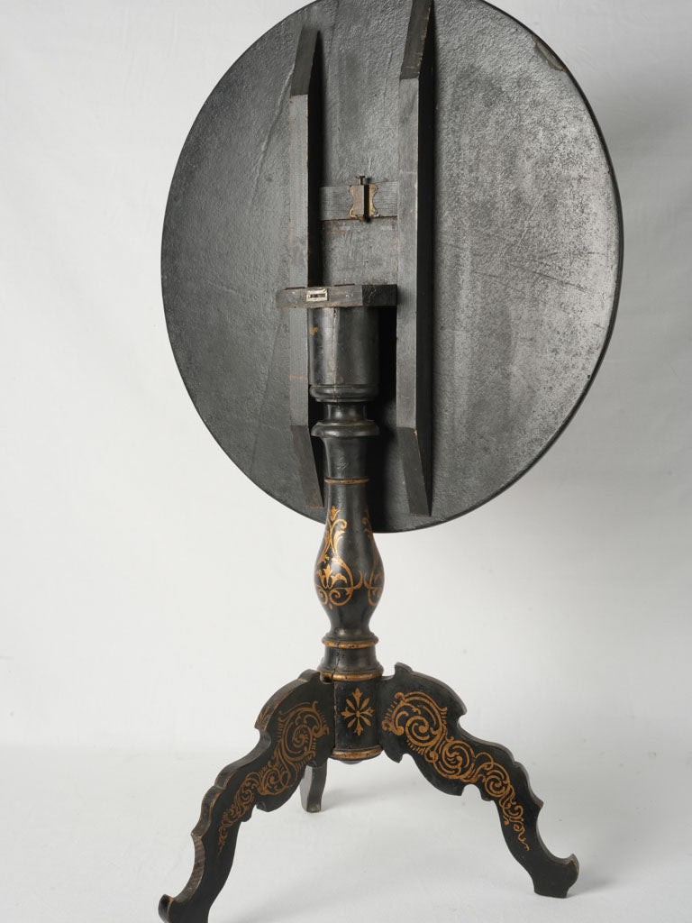 Pastoral, wooden tripod base guéridon table