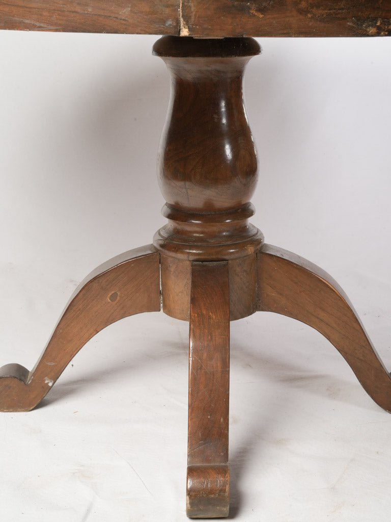 Timeless sanded mahogany table