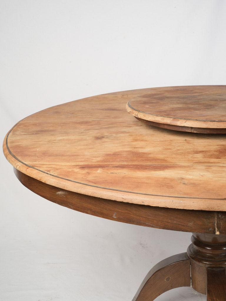 Gracefully curved tripod table