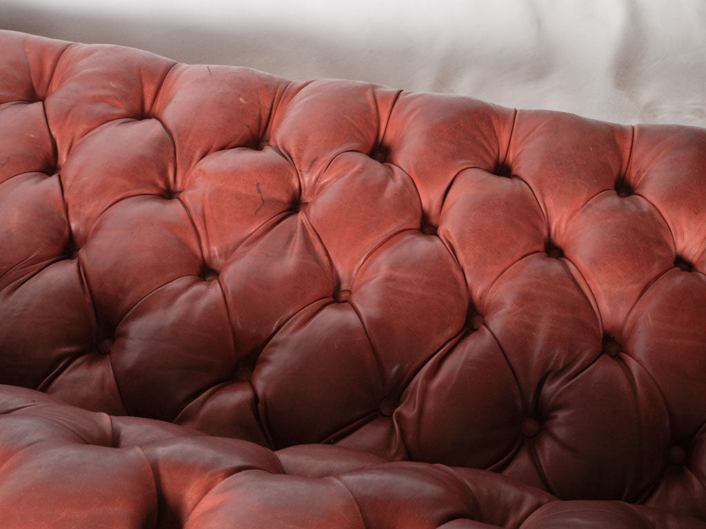 Sophisticated turned wooden feet couch