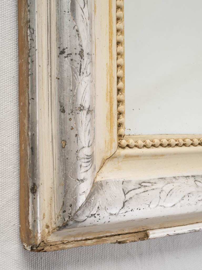 Timeless bicolor character wall mirror