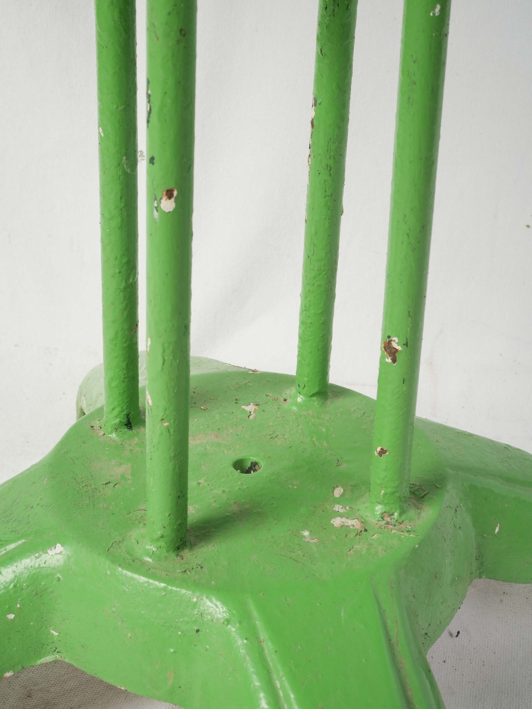 Cheerful 1960s Painted Iron Garden Table in Apple Green - 37¾"