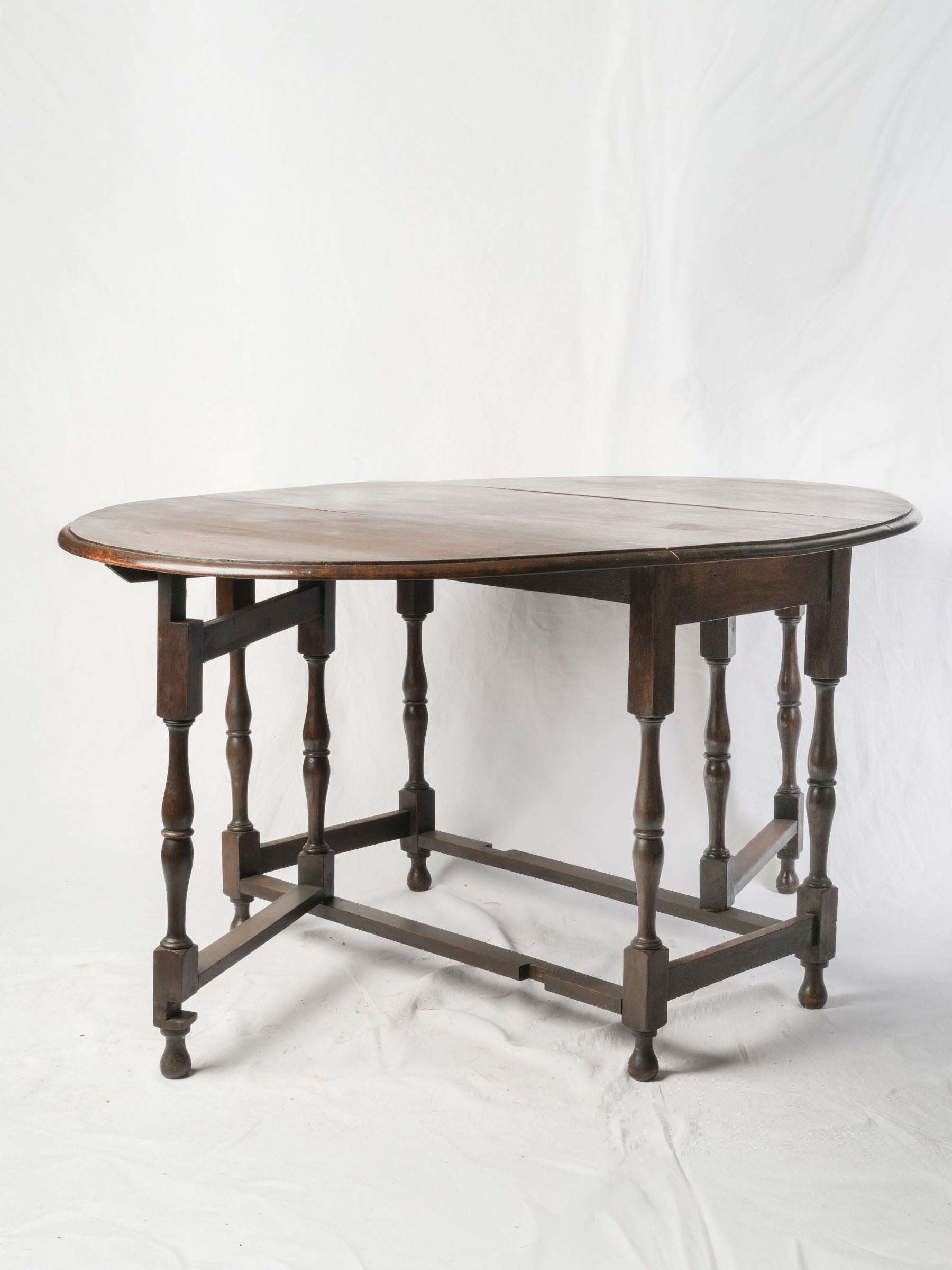 Turned-leg oak folding table