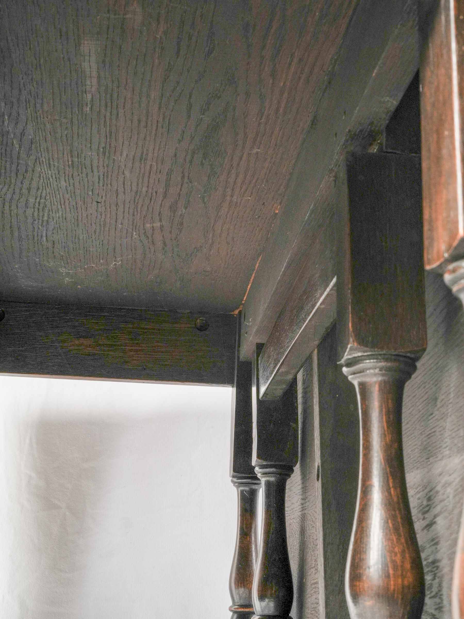 Timeless design oak gateleg table