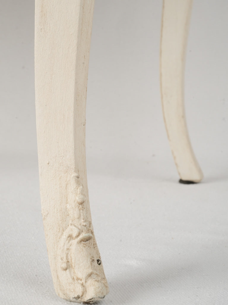 Delicate scalloped molding Dresser