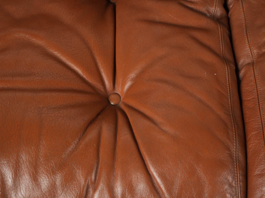 Timeless 1970s Italian Leather Settee