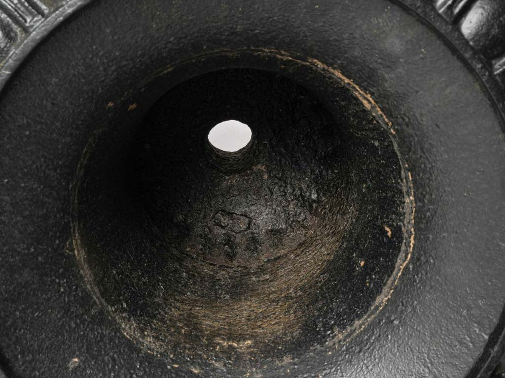 Versatile neoclassical French planters