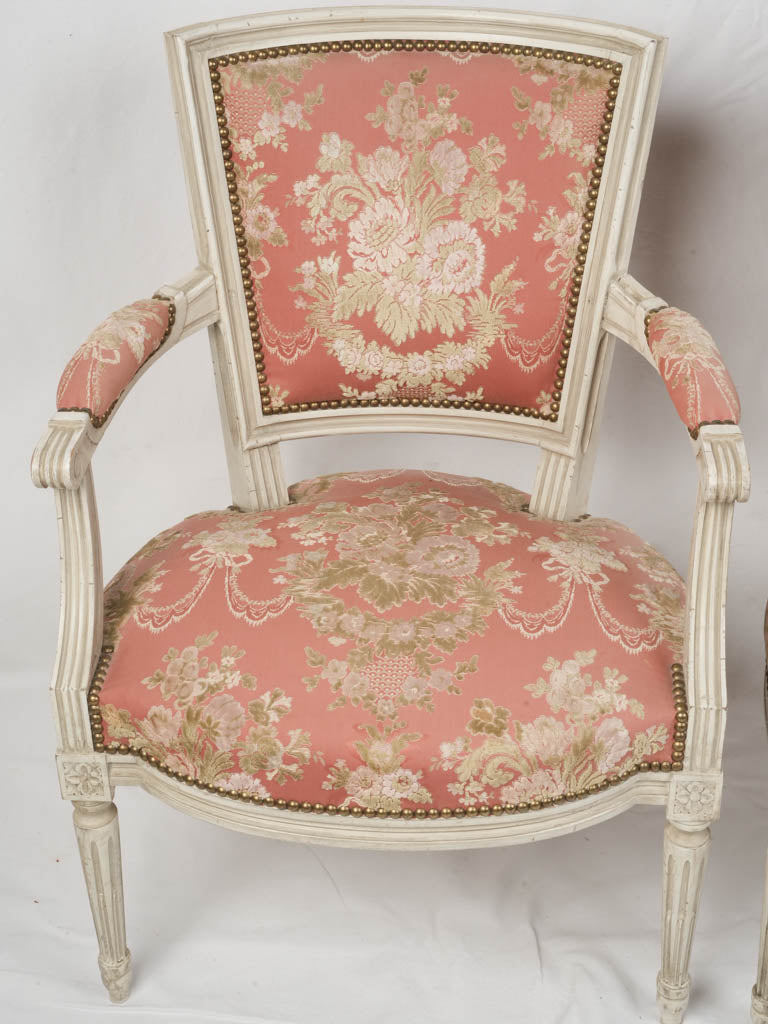 Gracefully tapered backrest seating